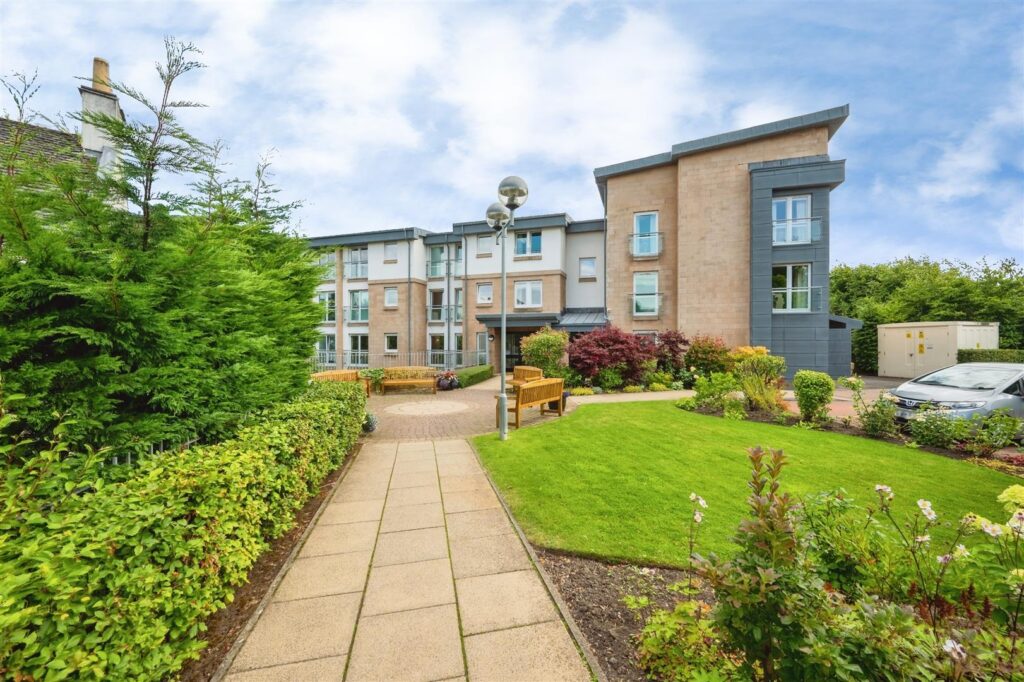 Lauder Court, Staneacre Park, Hamilton