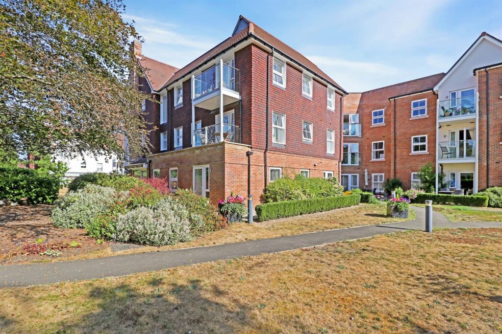 Manor Park Road, Chislehurst, BR7 5FT