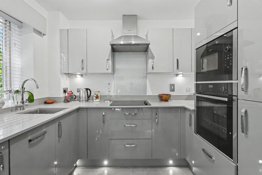 Manor Park Road, Chislehurst, BR7 5FT