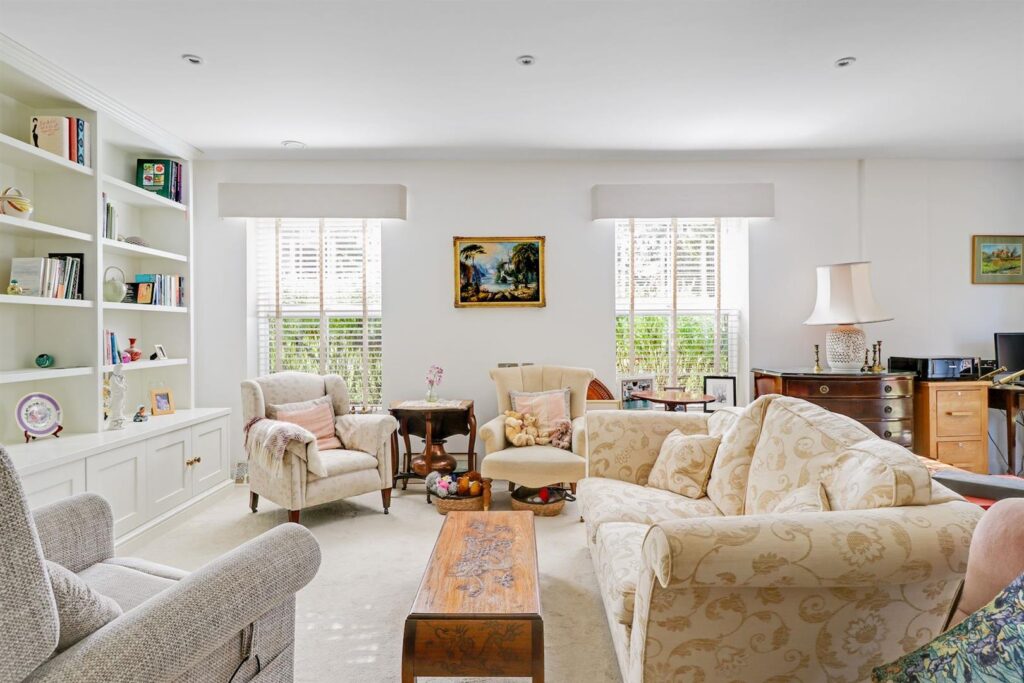 Manor Park Road, Chislehurst, BR7 5FT