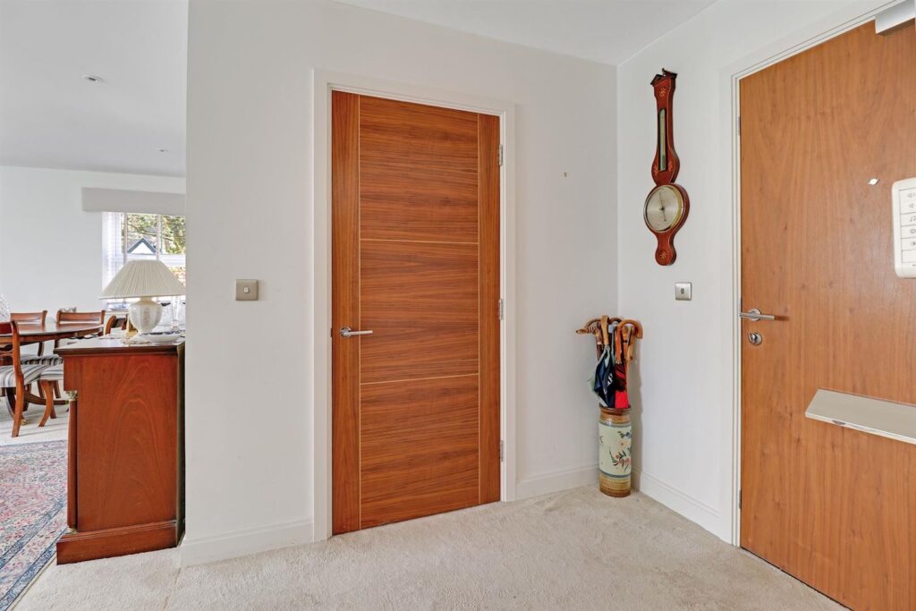 Manor Park Road, Chislehurst, BR7 5FT