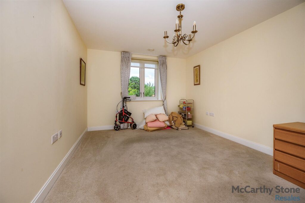 Eleanor House, London Road, St. Albans AL1 1NR
