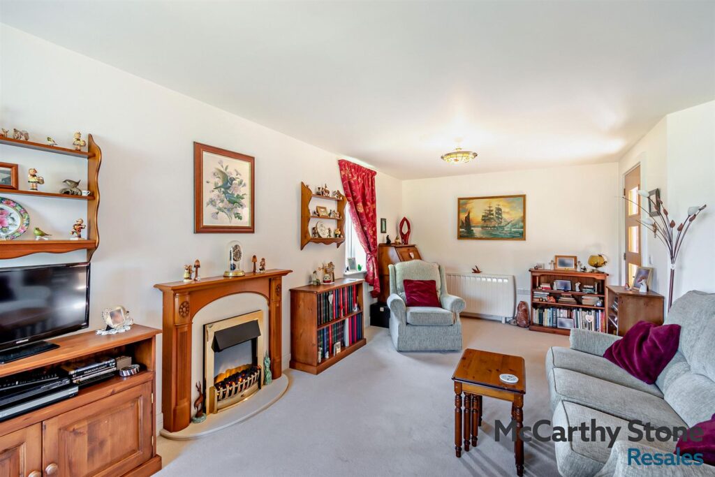 Eadhelm Court, Penlee Close, Edenbridge, Kent, TN8 5FD