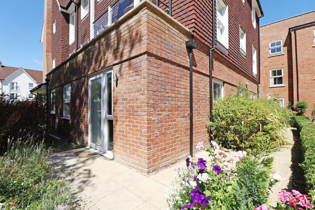 Manor Park Road, Chislehurst, BR7 5FT
