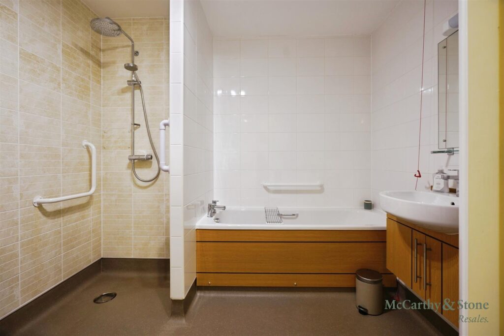 Lyle Court, 25 Barnton Grove, Edinburgh