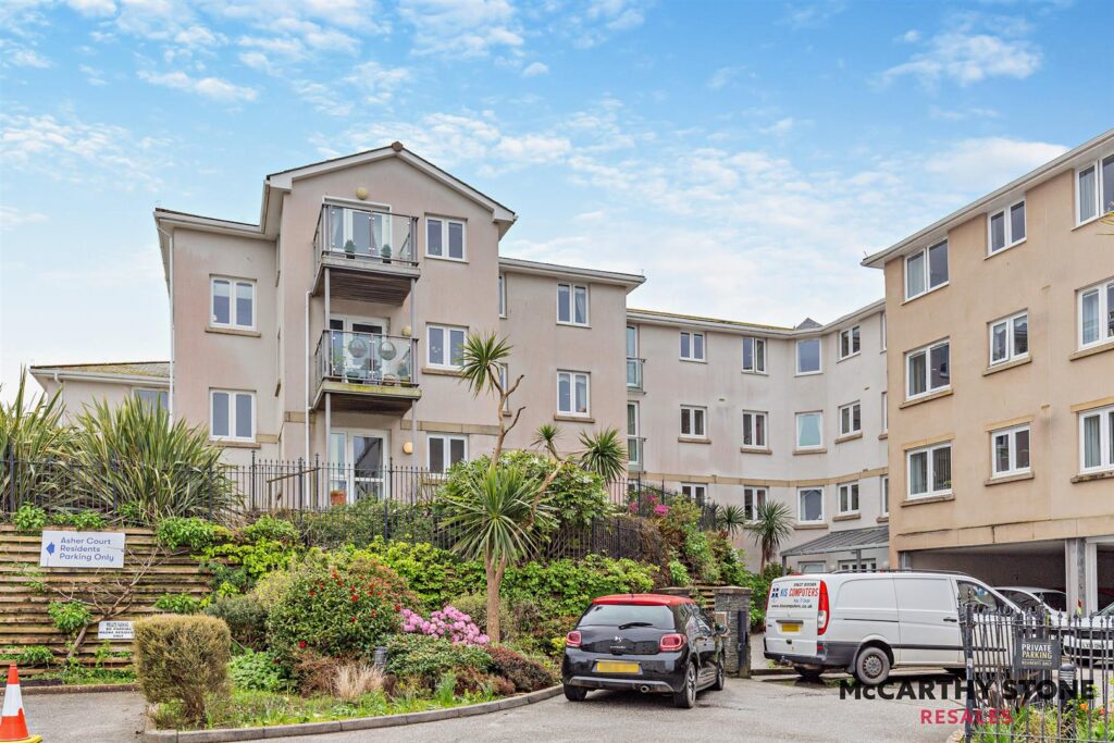 Marina Court, Mount Wise, Newquay, TR7 2EJ