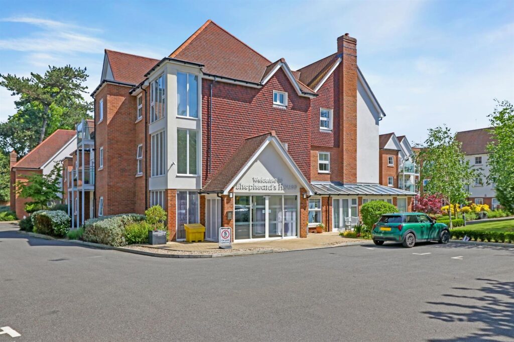 Manor Park Road, Chislehurst, BR7 5FT