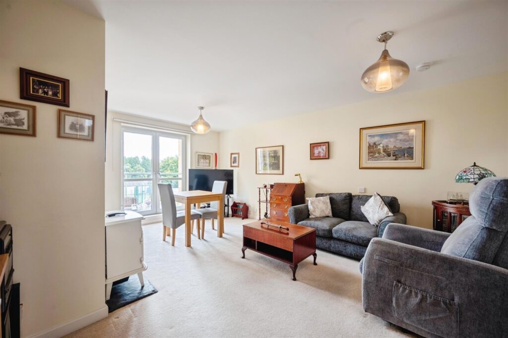 Lauder Court, Staneacre Park, Hamilton