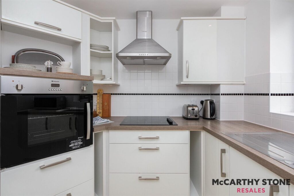 Kings Place, Fleet Road, Fleet, GU51 3FS