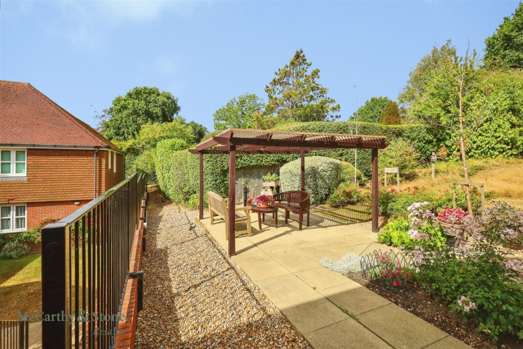 Ridgeway Court, Mutton Hall Hill, Heathfield, East Sussex, TN21 8NB