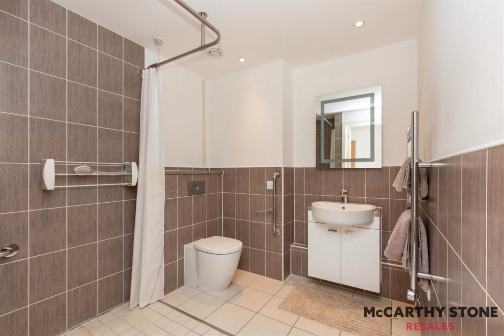 Kings Place, Fleet Road, Fleet, GU51 3FS