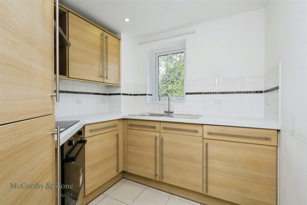 Ridgeway Court, Mutton Hall Hill, Heathfield, East Sussex, TN21 8NB