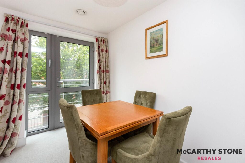 Kings Place, Fleet Road, Fleet, GU51 3FS