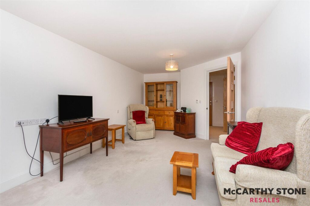 Kings Place, Fleet Road, Fleet, GU51 3FS