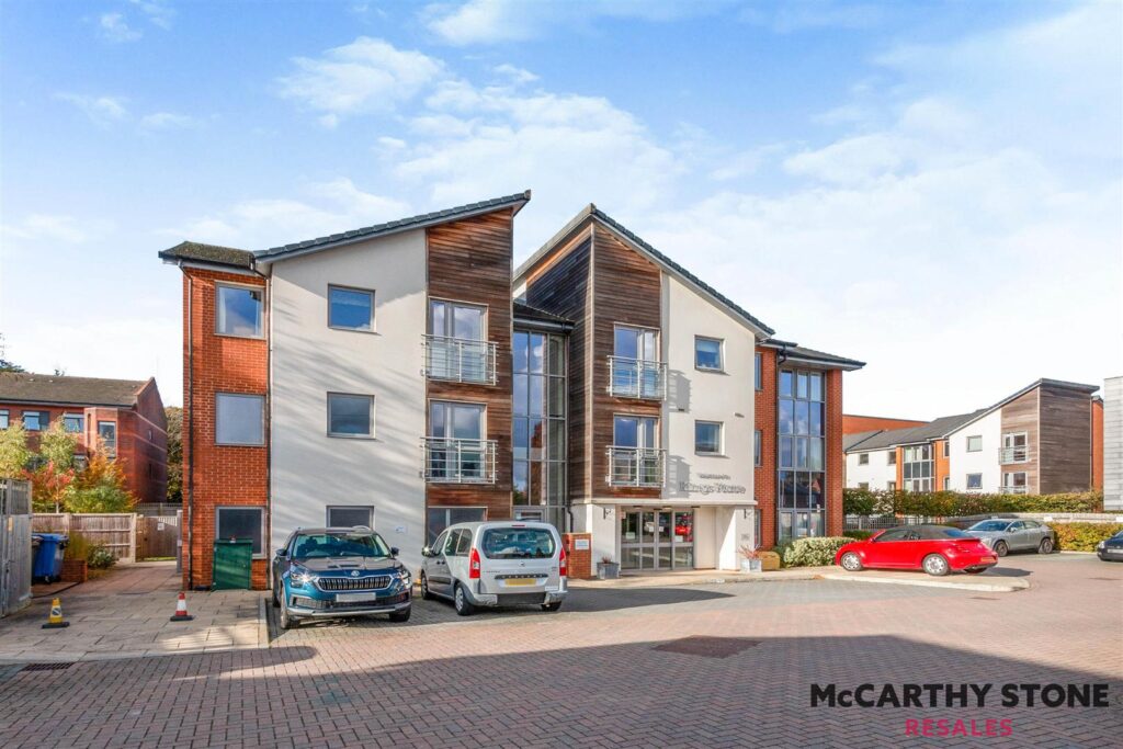 Kings Place, Fleet Road, Fleet, GU51 3FS