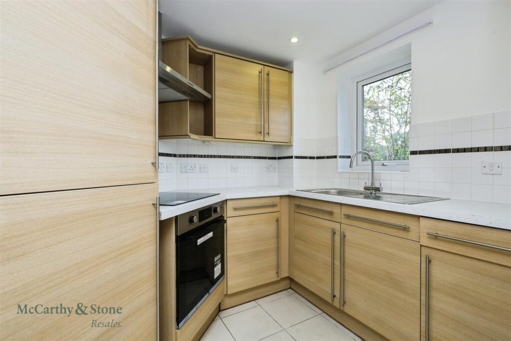 Ridgeway Court, Mutton Hall Hill, Heathfield, East Sussex, TN21 8NB