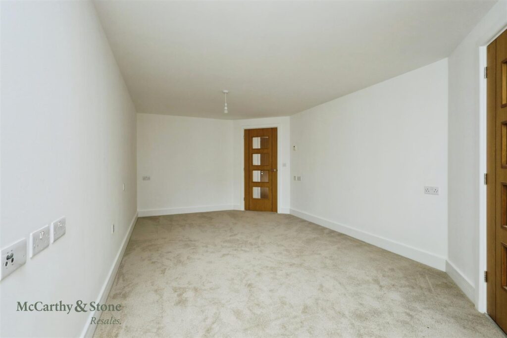 Ridgeway Court, Mutton Hall Hill, Heathfield, East Sussex, TN21 8NB