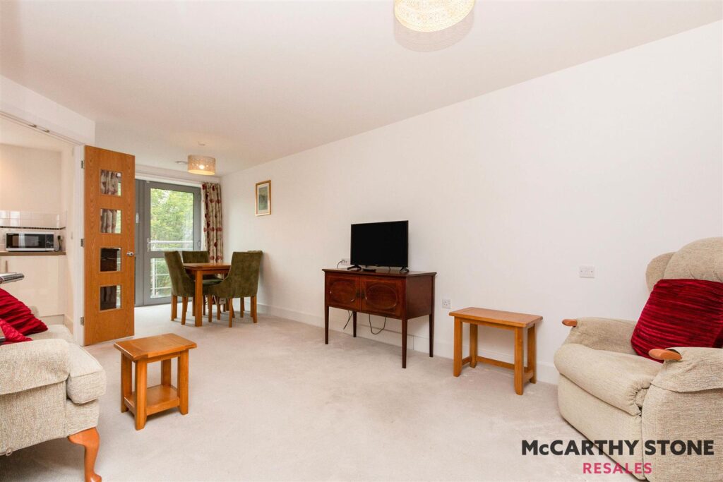 Kings Place, Fleet Road, Fleet, GU51 3FS