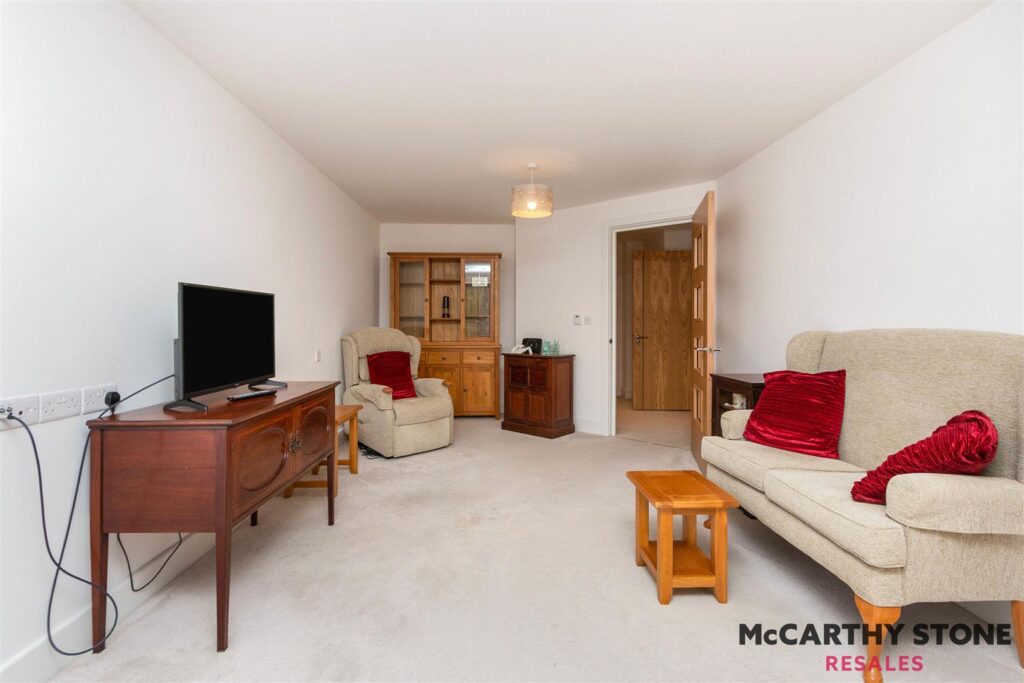 Kings Place, Fleet Road, Fleet, GU51 3FS