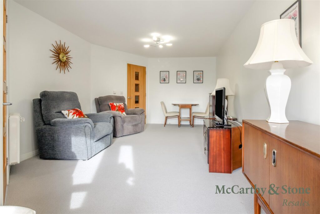 Plas Glanrafon, Bangor Road, Benllech, Tyn-y-Gongl, Anglesey, Gwynedd, LL74 8TF