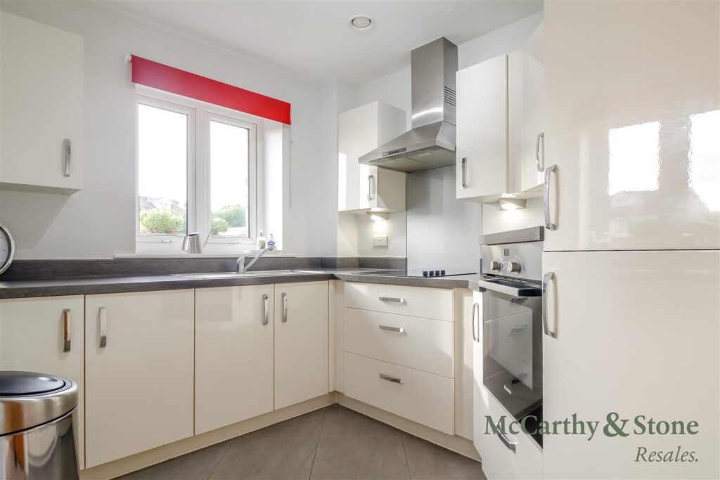 Plas Glanrafon, Bangor Road, Benllech, Tyn-y-Gongl, Anglesey, Gwynedd, LL74 8TF