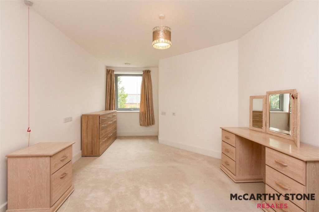 Kings Place, Fleet Road, Fleet, GU51 3FS