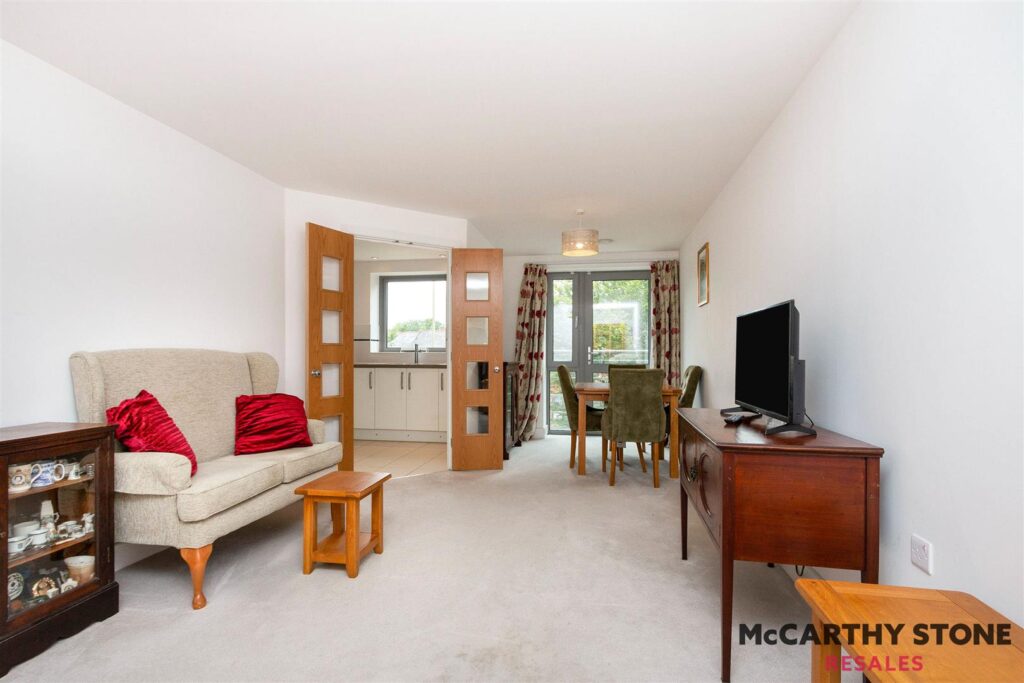 Kings Place, Fleet Road, Fleet, GU51 3FS
