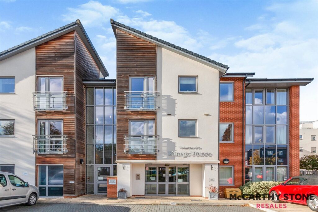 Kings Place, Fleet Road, Fleet, GU51 3FS