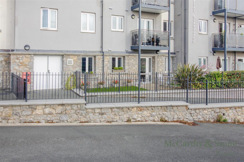Plas Glanrafon, Bangor Road, Benllech, Tyn-y-Gongl, Anglesey, Gwynedd, LL74 8TF
