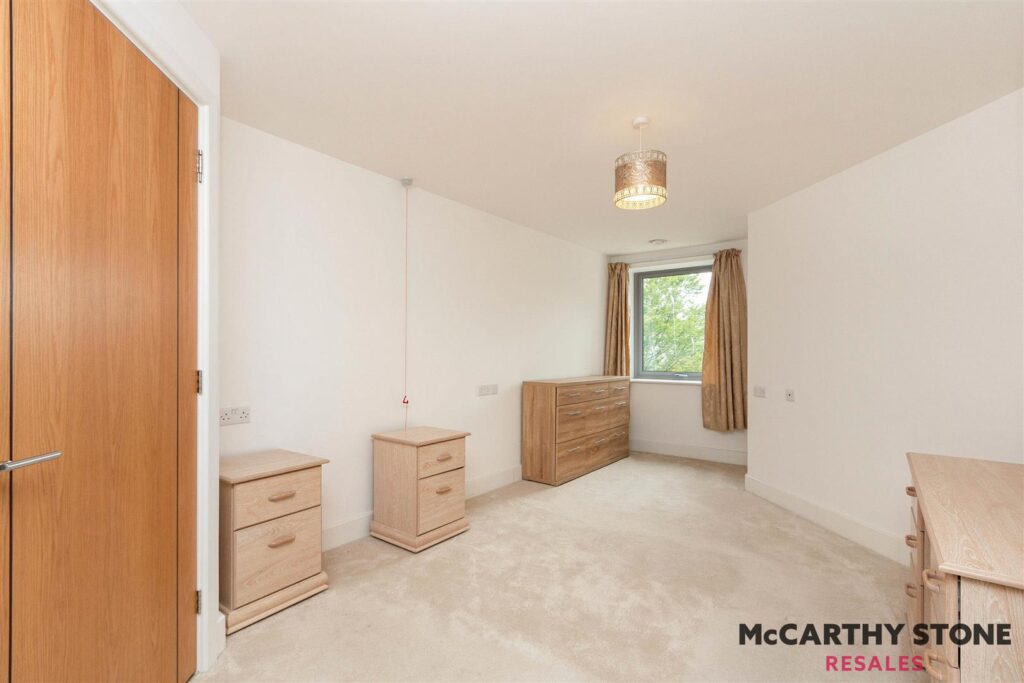 Kings Place, Fleet Road, Fleet, GU51 3FS