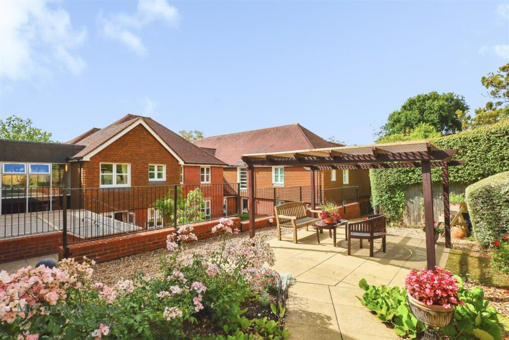 Ridgeway Court, Mutton Hall Hill, Heathfield, East Sussex, TN21 8NB