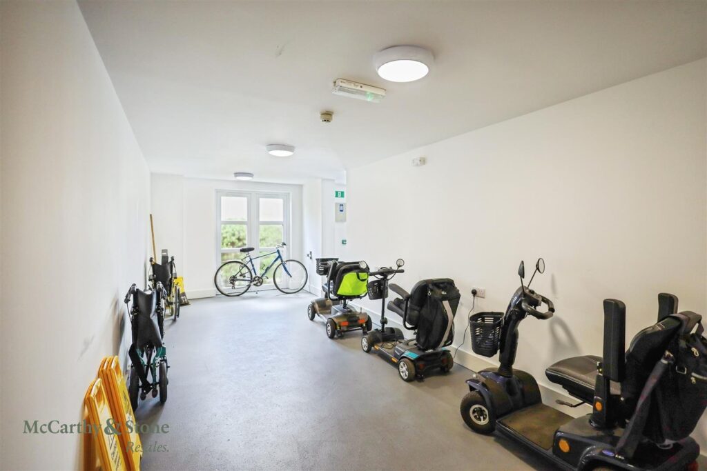 Ridgeway Court, Mutton Hall Hill, Heathfield, East Sussex, TN21 8NB