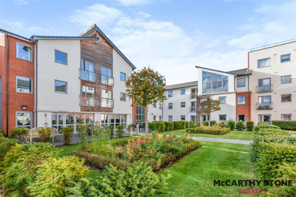 Kings Place, Fleet Road, Fleet, GU51 3FS