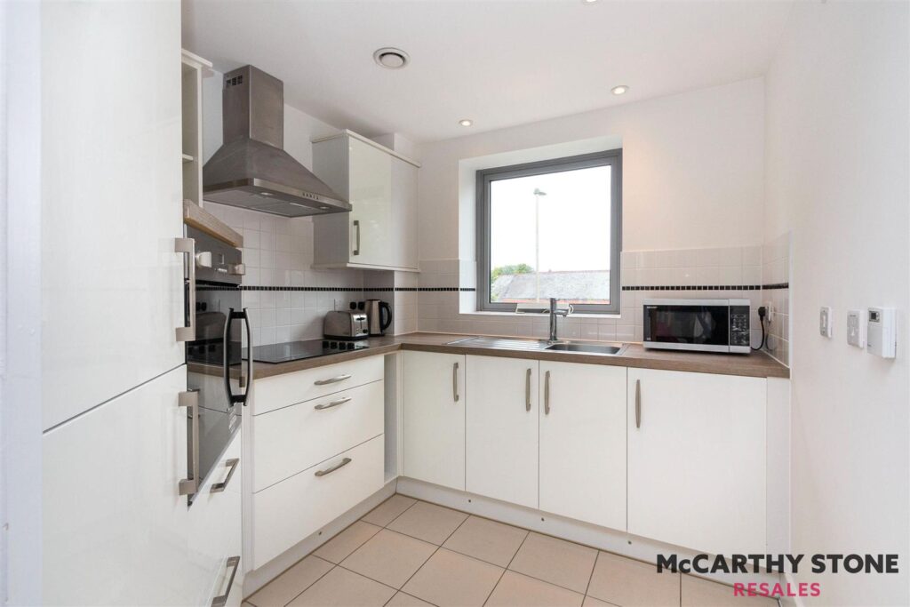 Kings Place, Fleet Road, Fleet, GU51 3FS