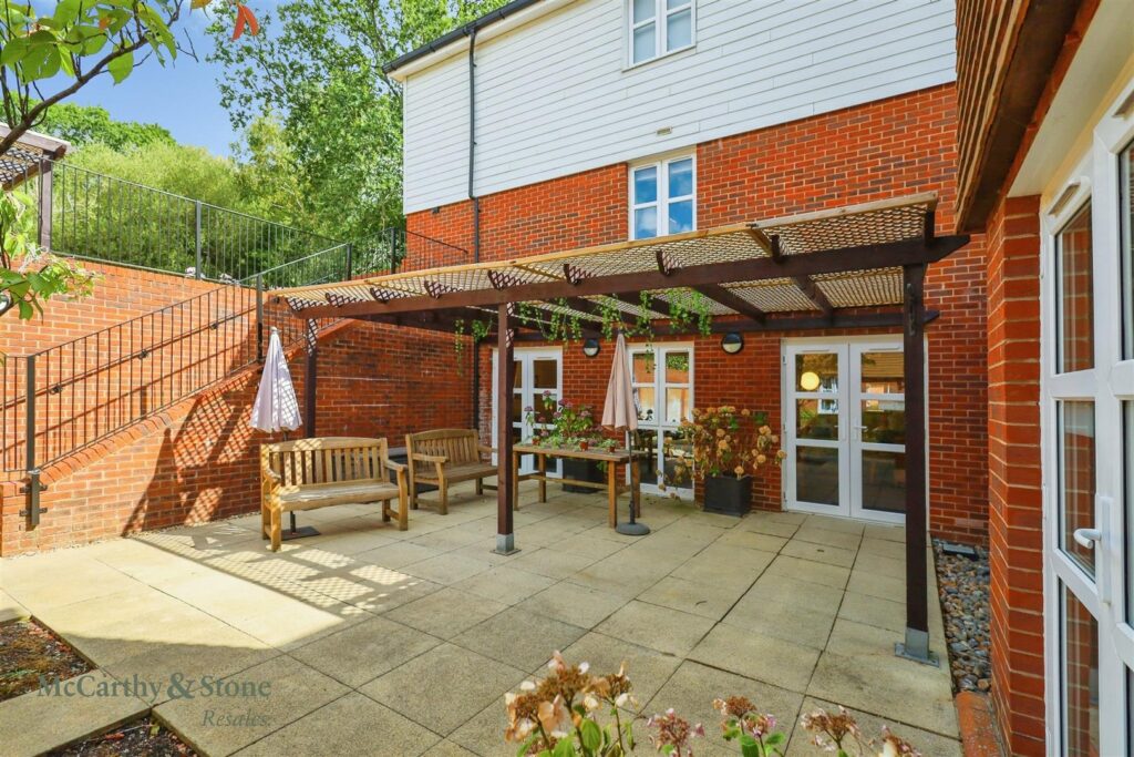 Ridgeway Court, Mutton Hall Hill, Heathfield, East Sussex, TN21 8NB