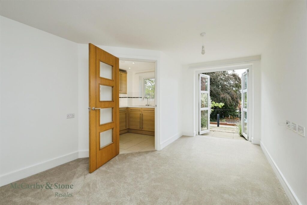 Ridgeway Court, Mutton Hall Hill, Heathfield, East Sussex, TN21 8NB