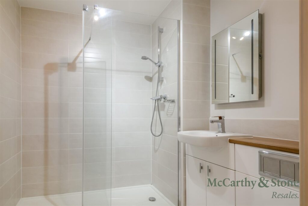 Plas Glanrafon, Bangor Road, Benllech, Tyn-y-Gongl, Anglesey, Gwynedd, LL74 8TF