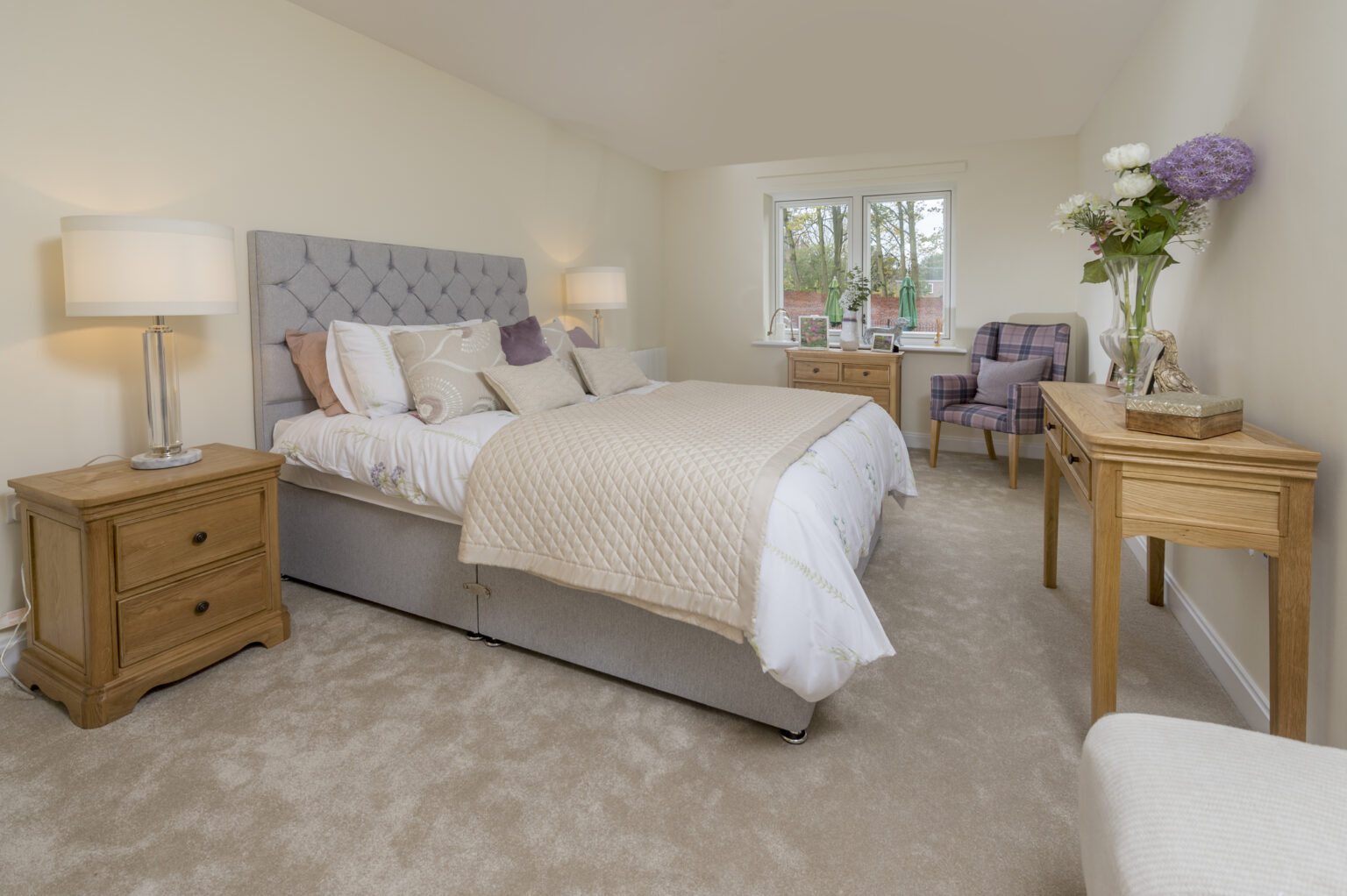 Tyefield Place - 2 Bed Apartment - Bedroom
