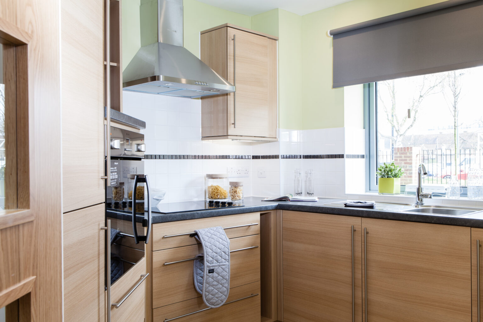 Elles Court - Wallington - Kitchen