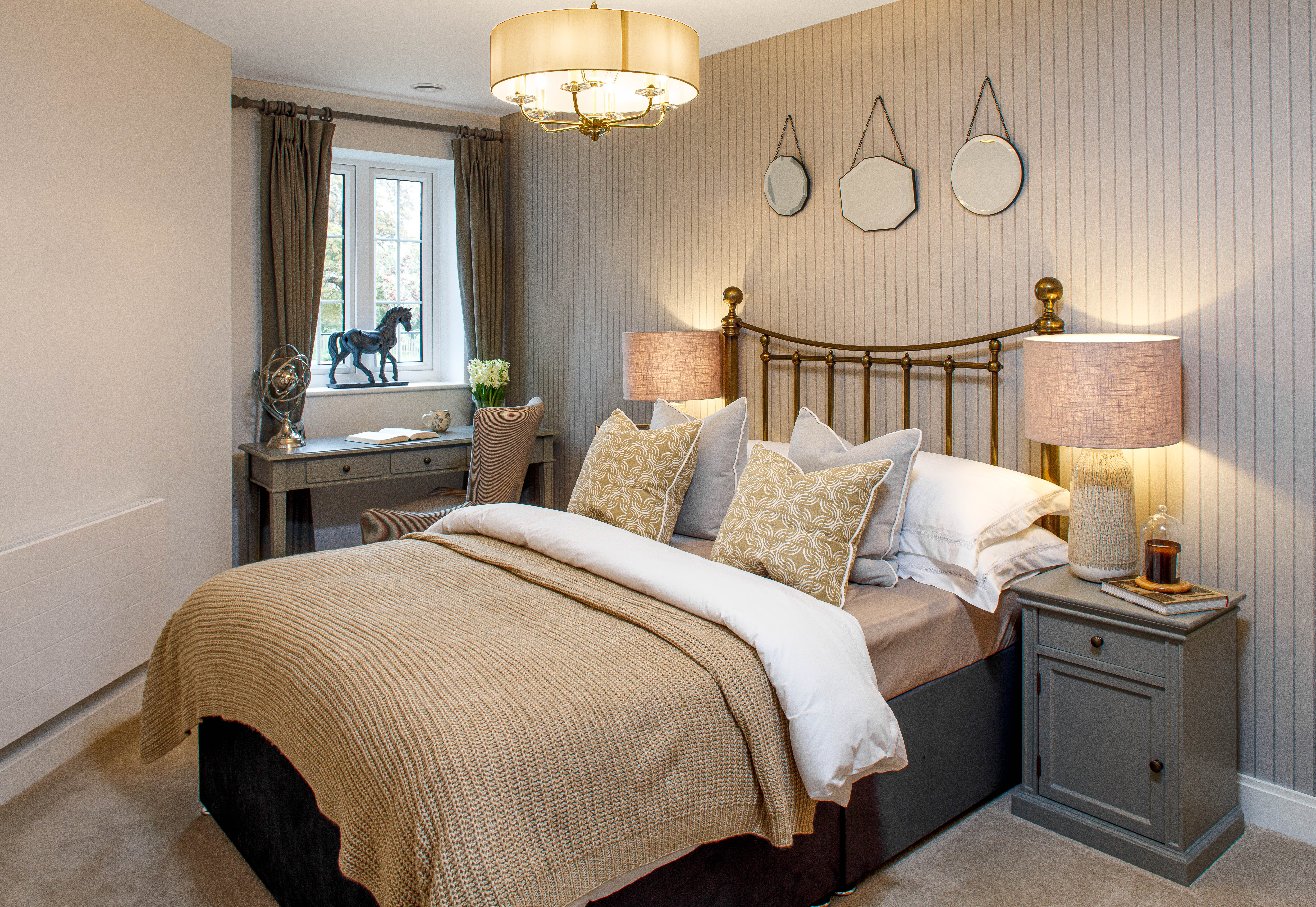 2128_BNT_RYL_RL_BED_5