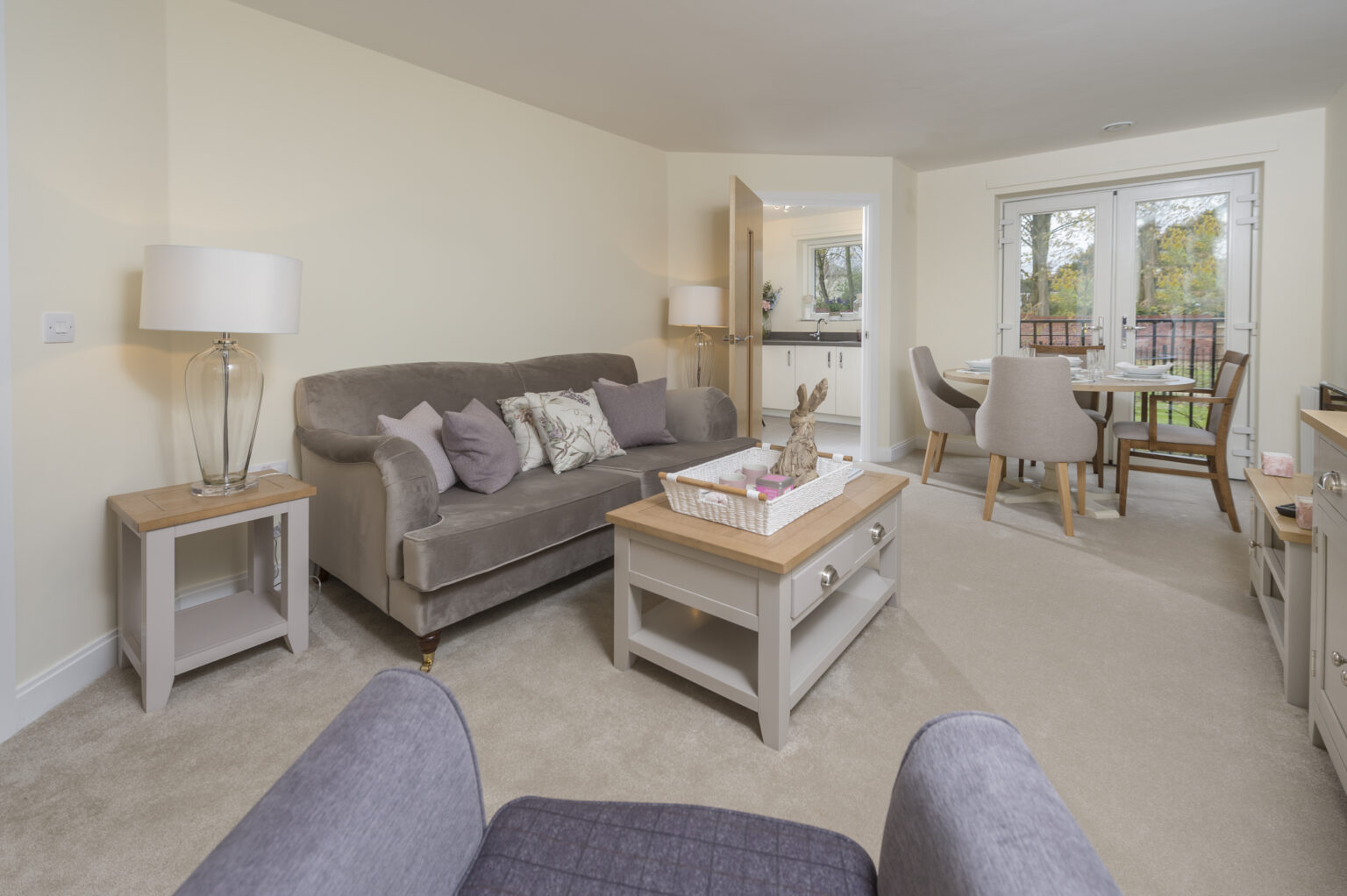 Tyefield Place - 2 Bedroom Apartment - Lounge